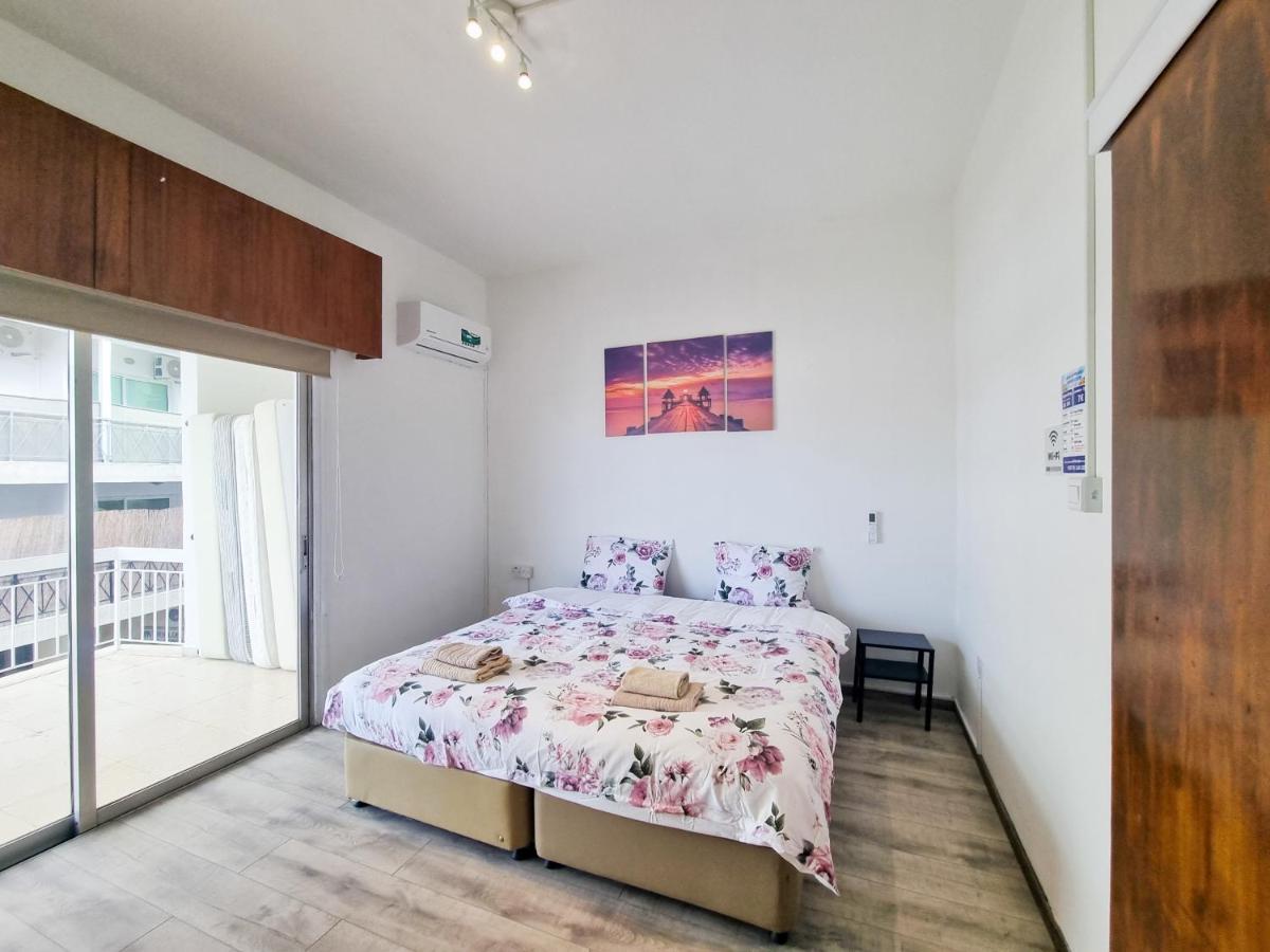 Citycenter Rooms Next To The Beach Larnaca Luaran gambar