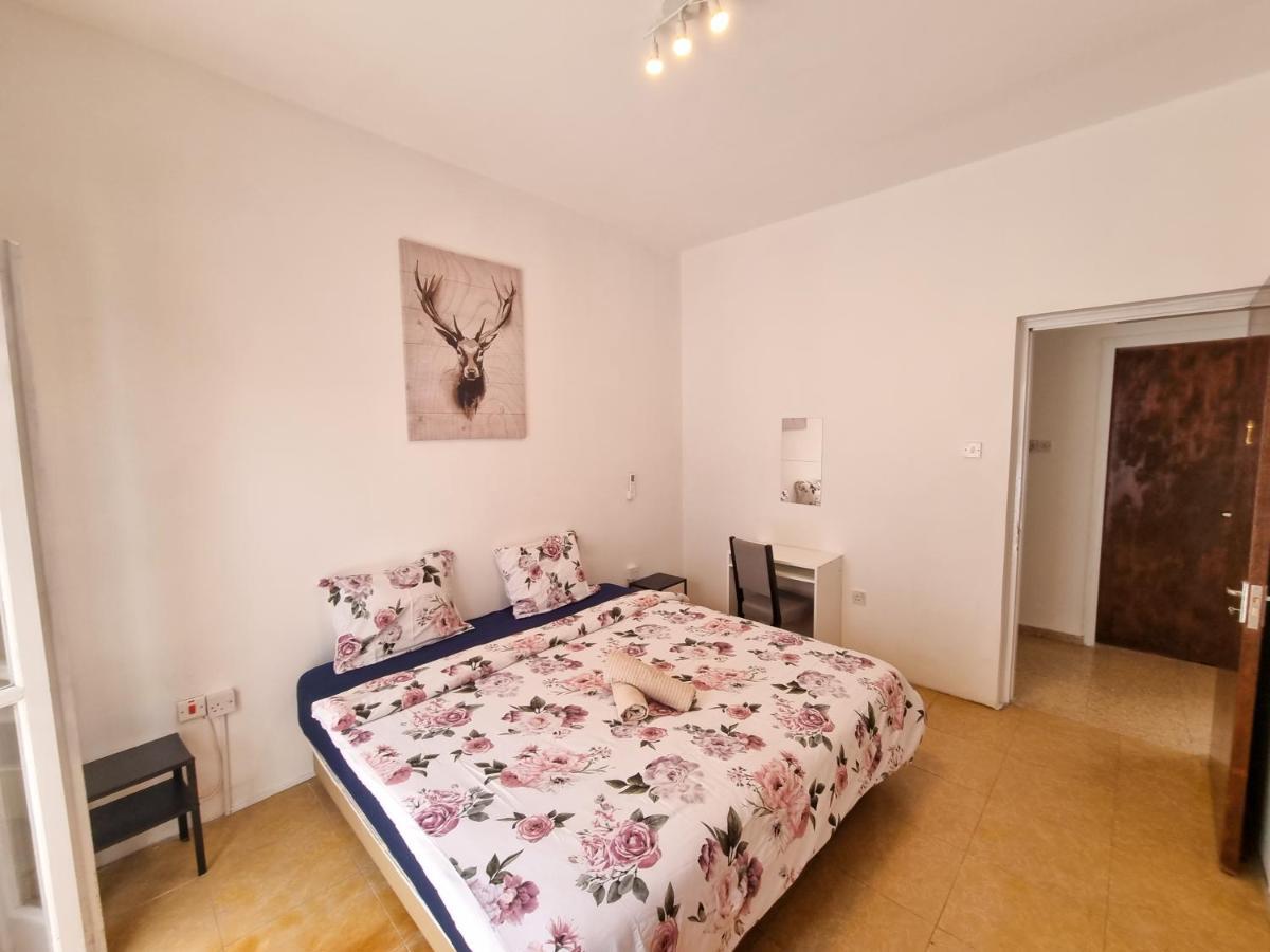 Citycenter Rooms Next To The Beach Larnaca Luaran gambar