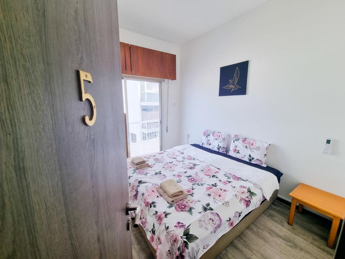 Citycenter Rooms Next To The Beach Larnaca Luaran gambar