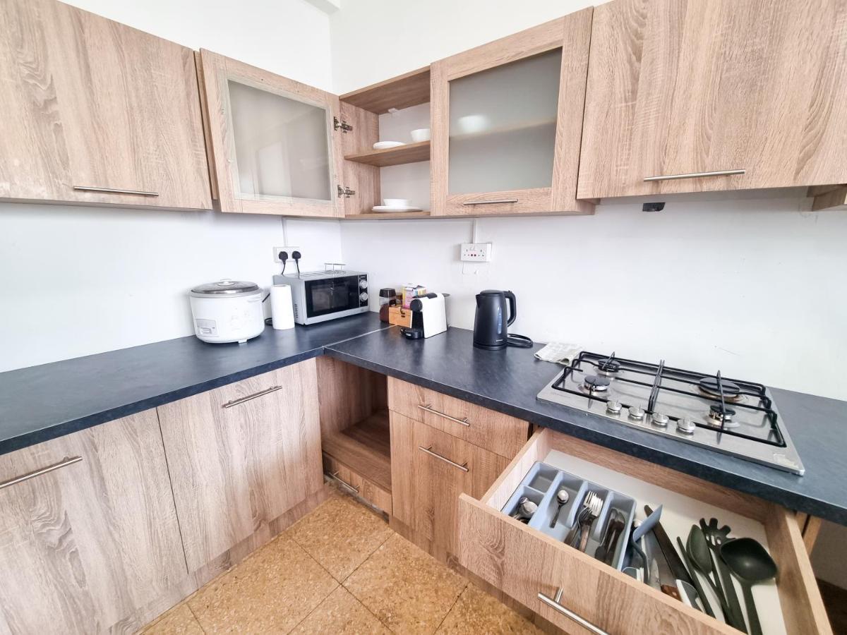 Citycenter Rooms Next To The Beach Larnaca Luaran gambar
